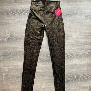 NWT Spanx Velvet Shine Leggings